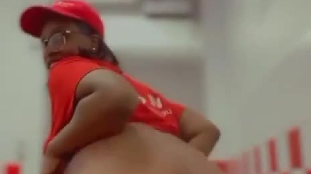 ⁣Twerk before  going  to work