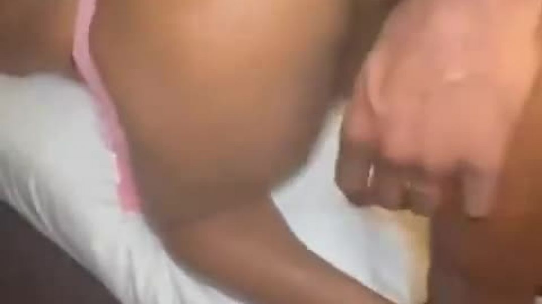 ⁣Doggy on bed 10am