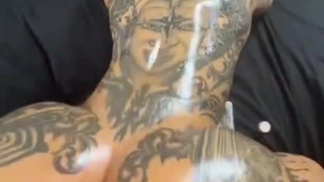 ⁣Big nyash push back