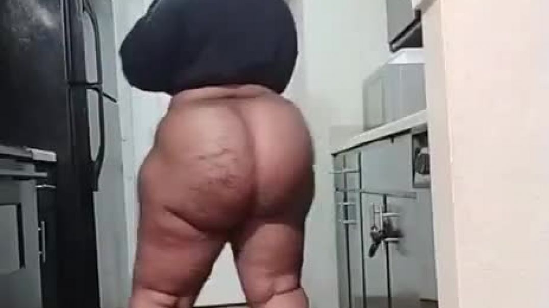 I have  the most biggest  ass in my suburb